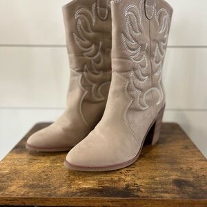 Tan Western Boots - Size 8